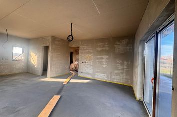 Casă - 4 camere de vanzare AUREL VLAICU - Satu Mare anunturi imobiliare Satu Mare