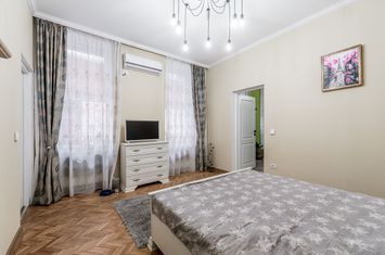 Apartament 2 camere - ultracentral - etaj intermediar anunturi imobiliare Arad