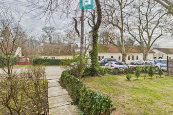 Apartament Săvârşin vizavi de intrarea la Castel anunturi imobiliare Arad