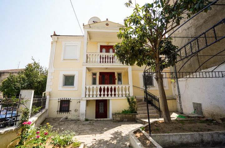 Casă neoclasică 220 mp în centrul Drama anunturi imobiliare Grecia
