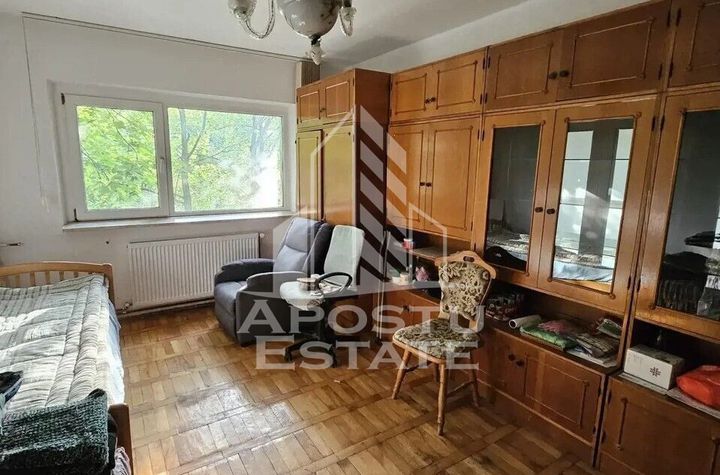 Apartament cu 2 camere, decomandat, etajul 1, centrala proprie, anunturi imobiliare Timis