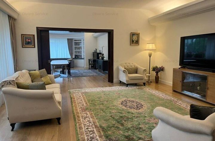 Vanzare jumatate vila arhitectura modernista Cotroceni cu 2 garaje terasa 54mp anunturi imobiliare Bucuresti