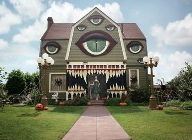 Decor de Halloween: casa transformată în monstru, doar cu polistiren, vopsea și creativitate (FOTO)