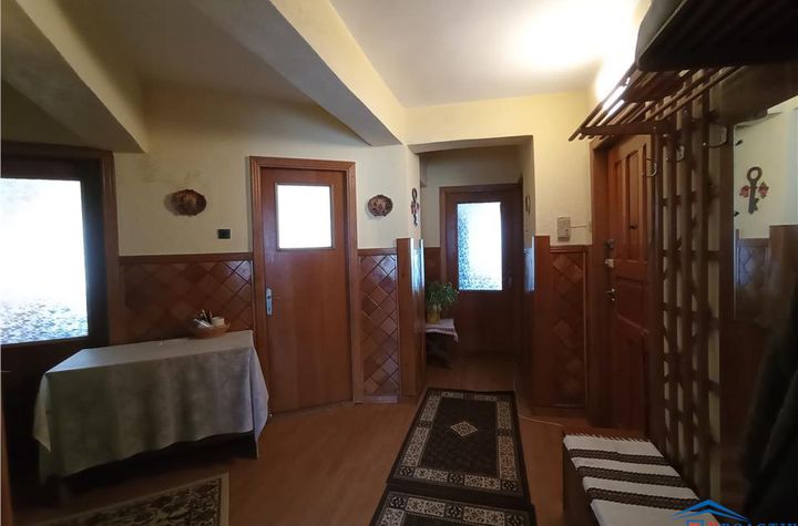Apartament 3 camere de vanzare GEORGE ENESCU - Suceava anunturi imobiliare Suceava