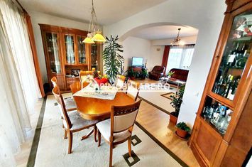 Casa 6 camere, 295 mp.utili, 1.000 mp teren, cartier Unirii anunturi imobiliare Mures