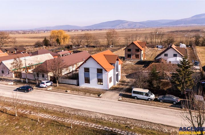 Vilă - 4 camere de vanzare EXTERIOR EST - Brasov anunturi imobiliare Brasov