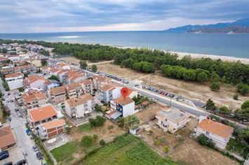 Clădire 3 nivele mobilată, 161 mp, la 50 m de plajă anunturi imobiliare Grecia