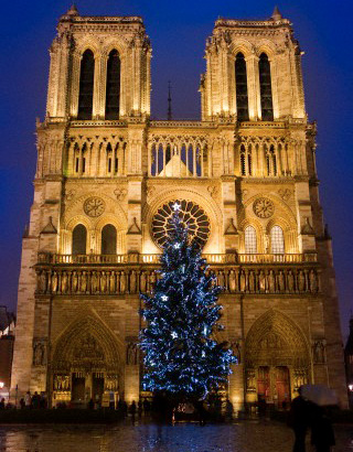 15015-notre-dame-christmas.jpg