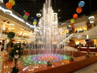 Mallurile din Romania sunt de weekend si dupa ora sase seara