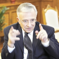Mugur Isarescu: Cresterea economica a reinceput, va garantez!